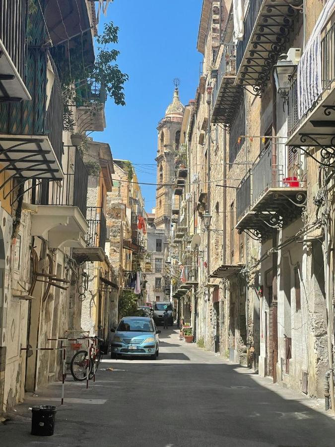 A Casa Di Eli Apartment Palermo Bagian luar foto